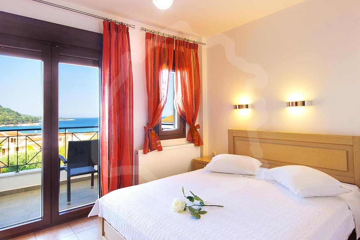 Loretta Maisonettes And Studios خْريسيا أموذيا المظهر الخارجي الصورة