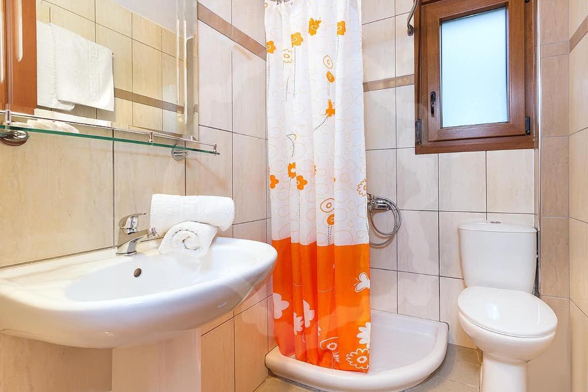 Loretta Maisonettes And Studios خْريسيا أموذيا المظهر الخارجي الصورة