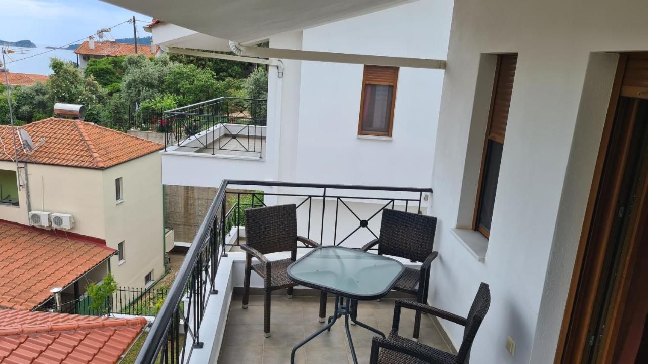 Loretta Maisonettes And Studios خْريسيا أموذيا المظهر الخارجي الصورة